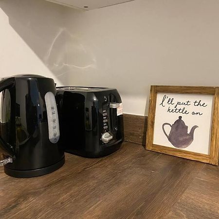 2 Bedroom Private Spacious Apartment In West Midlands バーミンガム エクステリア 写真
