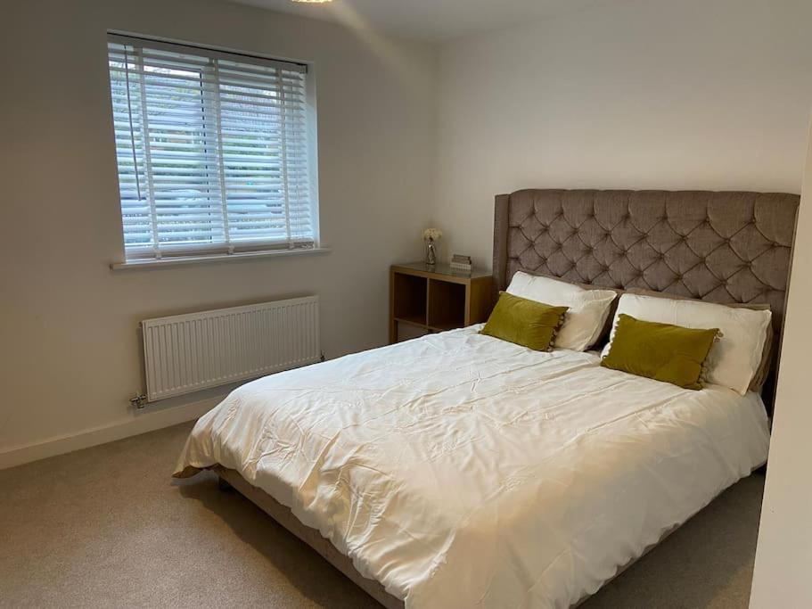 2 Bedroom Private Spacious Apartment In West Midlands バーミンガム エクステリア 写真