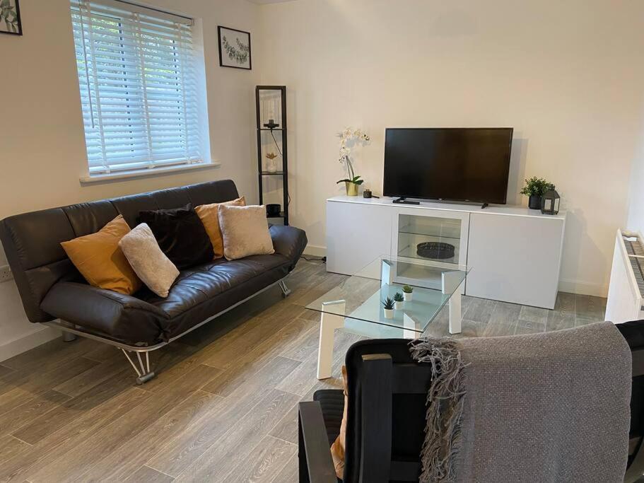 2 Bedroom Private Spacious Apartment In West Midlands バーミンガム エクステリア 写真
