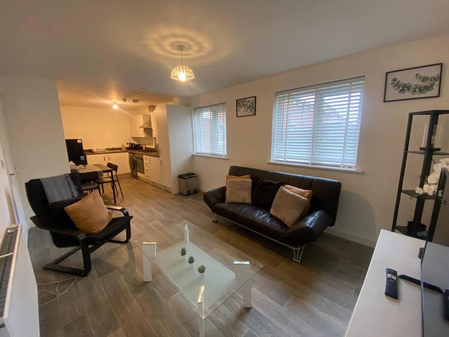 2 Bedroom Private Spacious Apartment In West Midlands バーミンガム エクステリア 写真