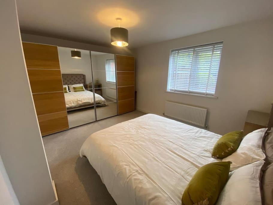 2 Bedroom Private Spacious Apartment In West Midlands バーミンガム エクステリア 写真