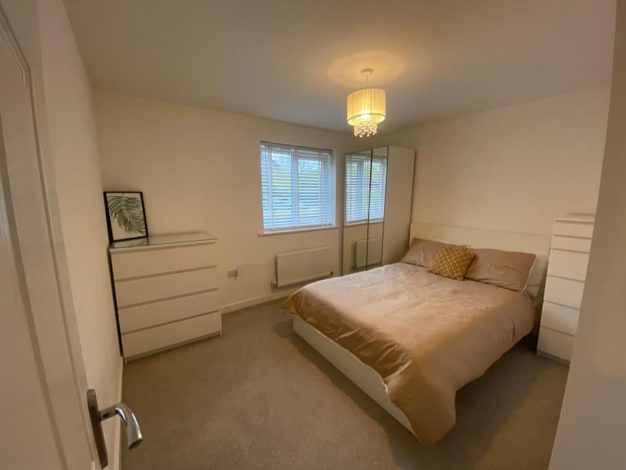 2 Bedroom Private Spacious Apartment In West Midlands バーミンガム エクステリア 写真